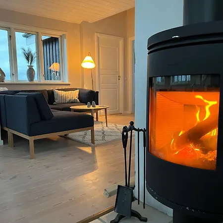 Havudsigt Og Ladestander Til Elbil
